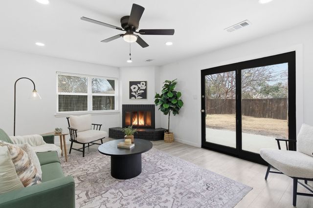 2009 Barton Drive, Arlington, TX 76010