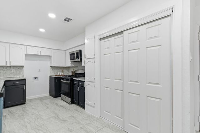 2009 Barton Drive, Arlington, TX 76010