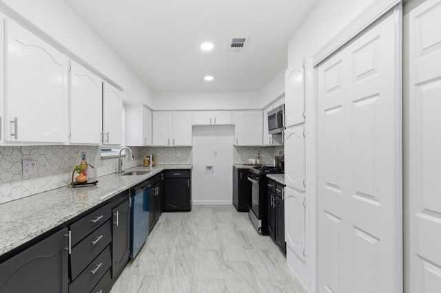 2009 Barton Drive, Arlington, TX 76010