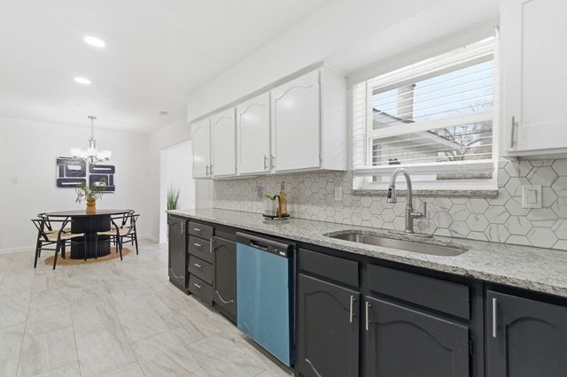 2009 Barton Drive, Arlington, TX 76010