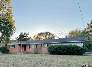 303 S Lowry, Troup, TX 75789