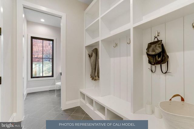 3815 N ABINGDON ST, Arlington, VA 22207