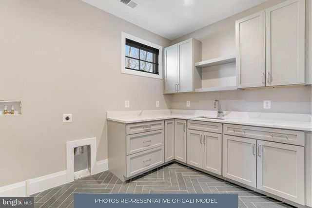 3815 N ABINGDON ST, Arlington, VA 22207