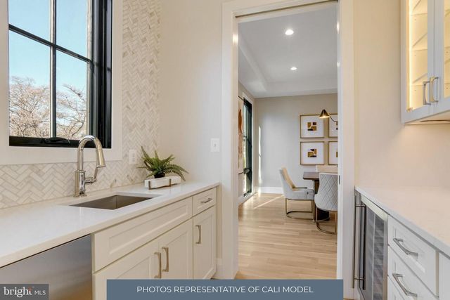 3815 N ABINGDON ST, Arlington, VA 22207