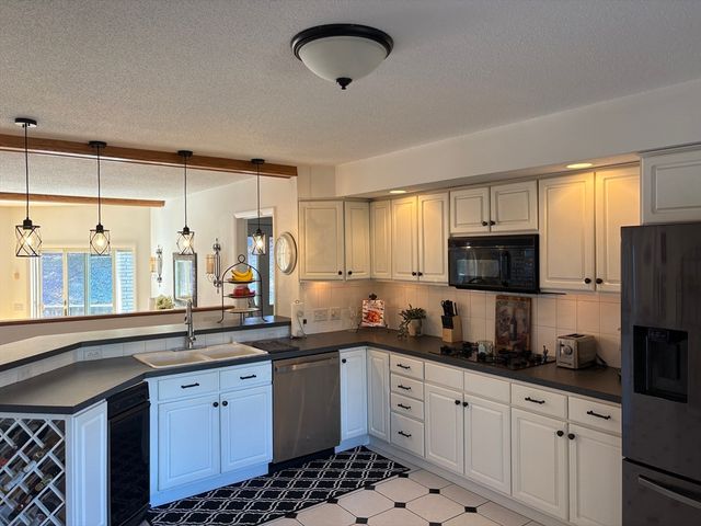 321 Westerly Cr., Ludlow, MA 01056