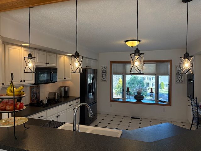 321 Westerly Cr., Ludlow, MA 01056