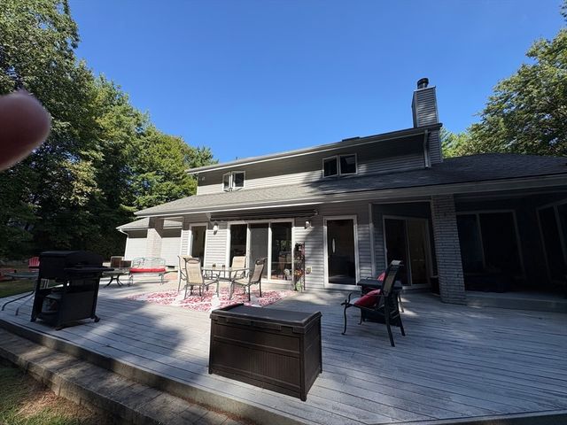 321 Westerly Cr., Ludlow, MA 01056