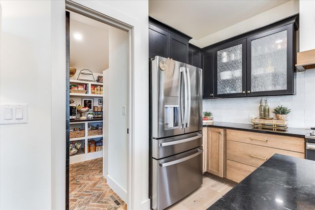 4508 N Sunny Cir, Wichita, KS 67205