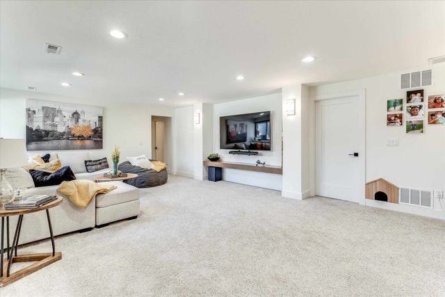 4508 N Sunny Cir, Wichita, KS 67205
