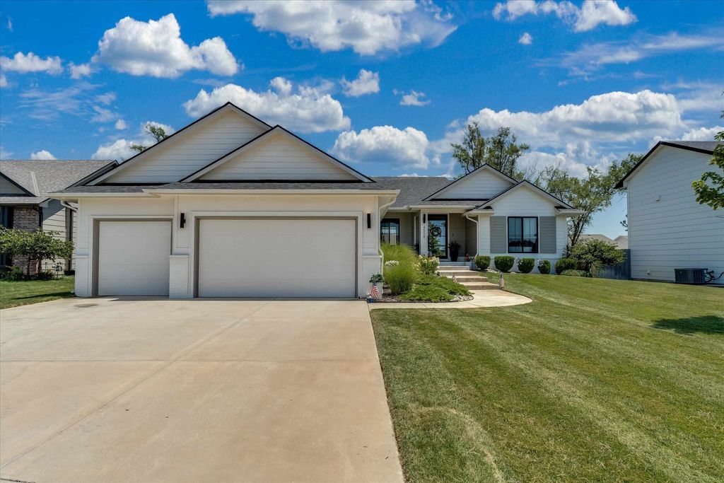 4508 N Sunny Cir, Wichita, KS 67205