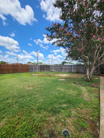 3020 Rockett Drive, Carrollton, TX 75007