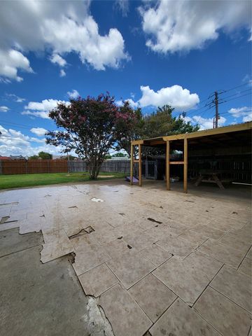 3020 Rockett Drive, Carrollton, TX 75007