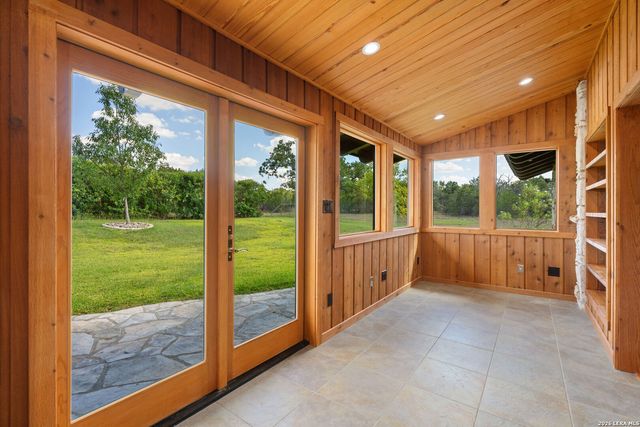 722 W Lacey Oaks Parkway, Kerrville, TX 78028