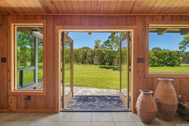 722 W Lacey Oaks Parkway, Kerrville, TX 78028