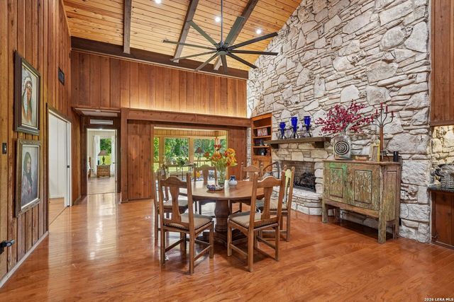 722 W Lacey Oaks Parkway, Kerrville, TX 78028