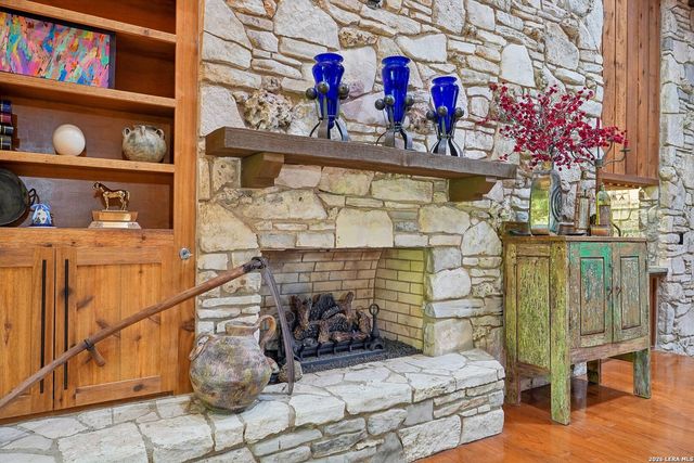 722 W Lacey Oaks Parkway, Kerrville, TX 78028