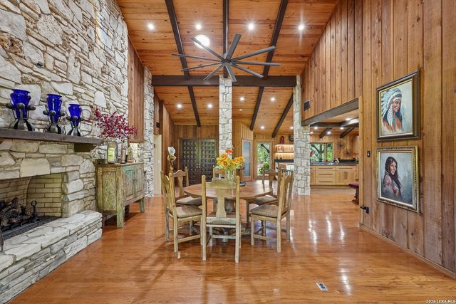 722 W Lacey Oaks Parkway, Kerrville, TX 78028