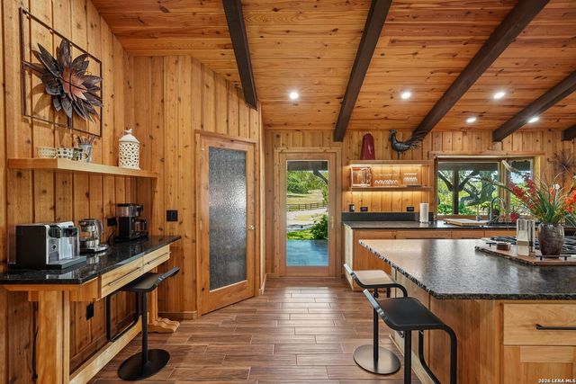 722 W Lacey Oaks Parkway, Kerrville, TX 78028