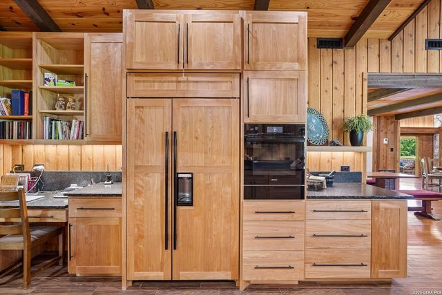 722 W Lacey Oaks Parkway, Kerrville, TX 78028