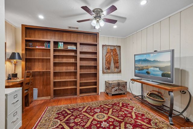 722 W Lacey Oaks Parkway, Kerrville, TX 78028
