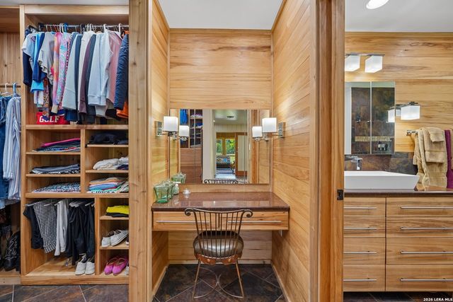 722 W Lacey Oaks Parkway, Kerrville, TX 78028