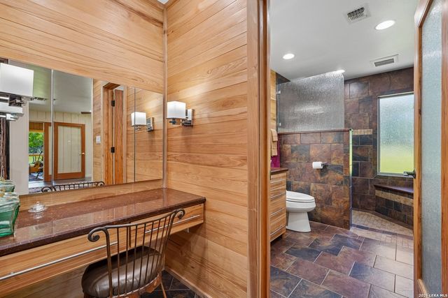 722 W Lacey Oaks Parkway, Kerrville, TX 78028