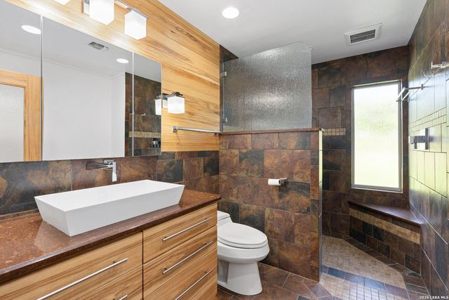 722 W Lacey Oaks Parkway, Kerrville, TX 78028