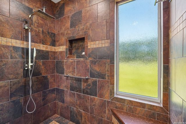 722 W Lacey Oaks Parkway, Kerrville, TX 78028