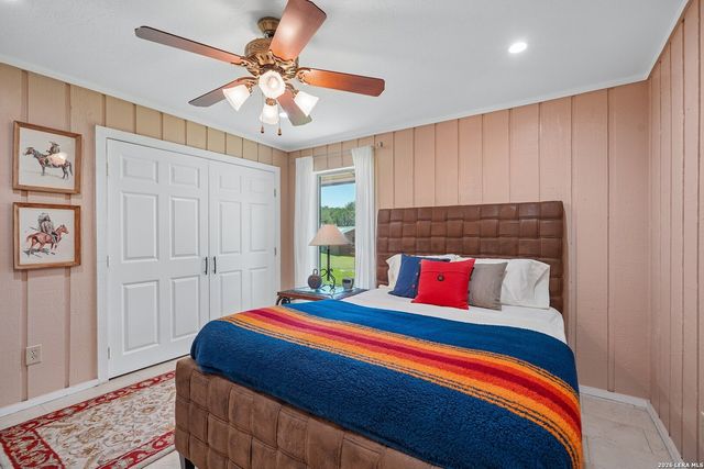 722 W Lacey Oaks Parkway, Kerrville, TX 78028