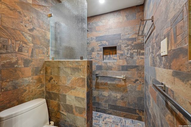 722 W Lacey Oaks Parkway, Kerrville, TX 78028