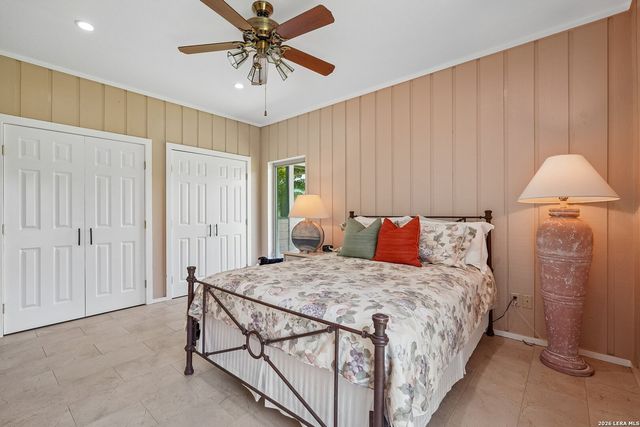 722 W Lacey Oaks Parkway, Kerrville, TX 78028