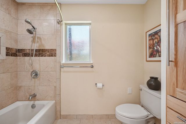 722 W Lacey Oaks Parkway, Kerrville, TX 78028