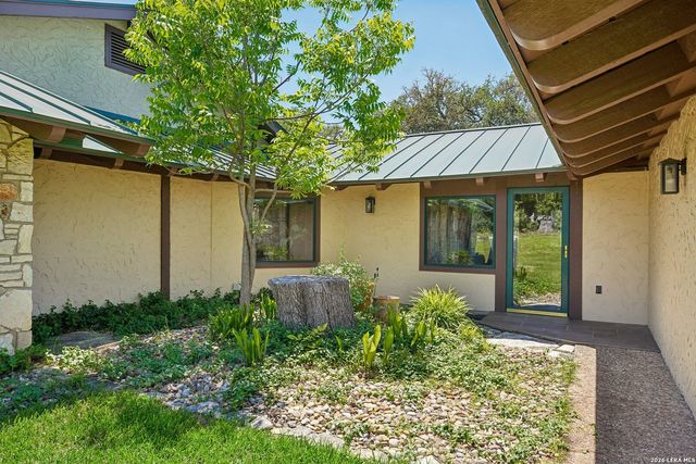 722 W Lacey Oaks Parkway, Kerrville, TX 78028