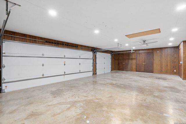 722 W Lacey Oaks Parkway, Kerrville, TX 78028