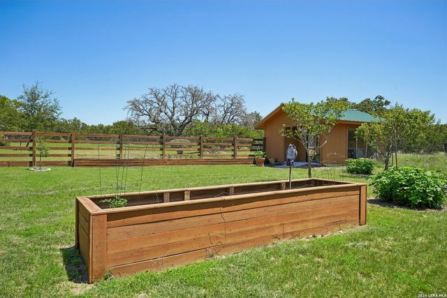 722 W Lacey Oaks Parkway, Kerrville, TX 78028