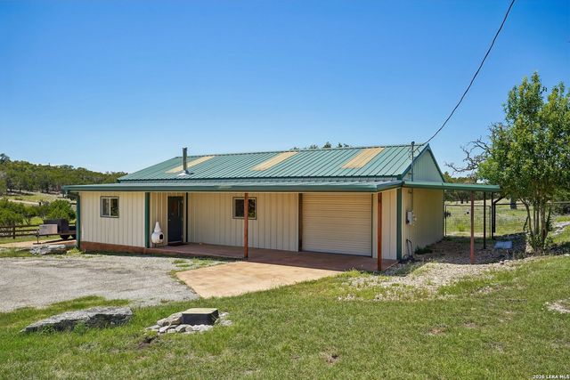 722 W Lacey Oaks Parkway, Kerrville, TX 78028