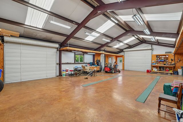 722 W Lacey Oaks Parkway, Kerrville, TX 78028