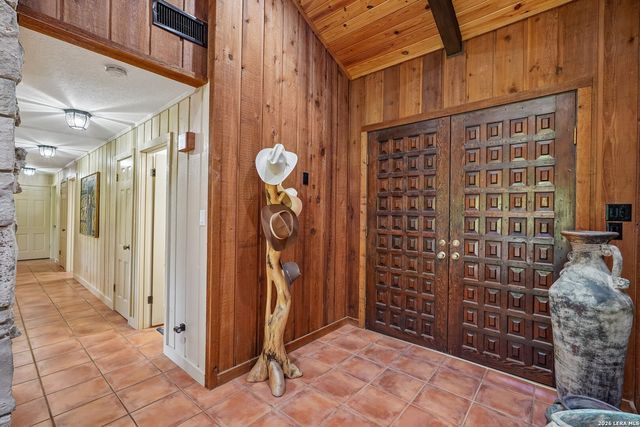 722 W Lacey Oaks Parkway, Kerrville, TX 78028