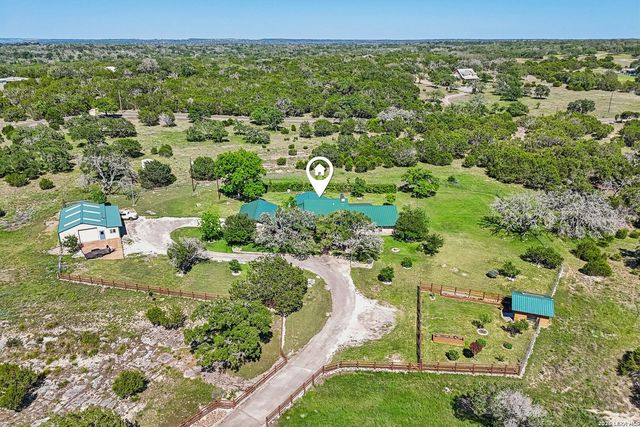 722 W Lacey Oaks Parkway, Kerrville, TX 78028