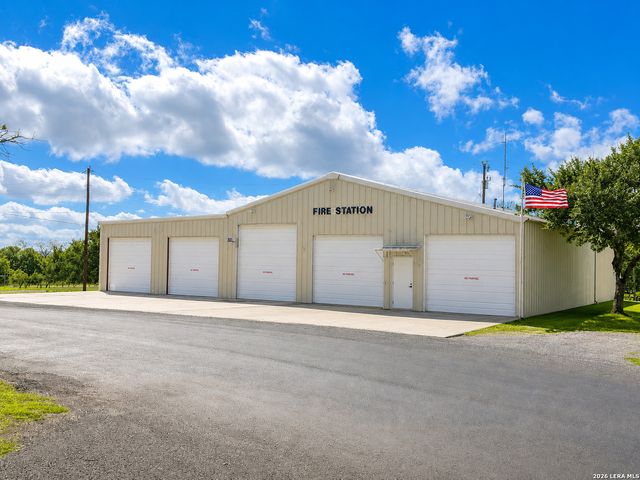 722 W Lacey Oaks Parkway, Kerrville, TX 78028