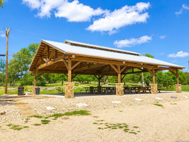 722 W Lacey Oaks Parkway, Kerrville, TX 78028
