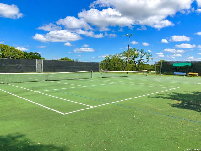 722 W Lacey Oaks Parkway, Kerrville, TX 78028