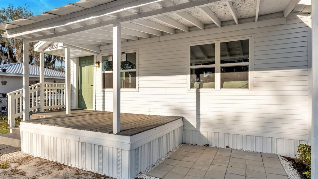 Image 2 of property listing at 303 CLAYTON ROAD, Auburndale, FL 33823