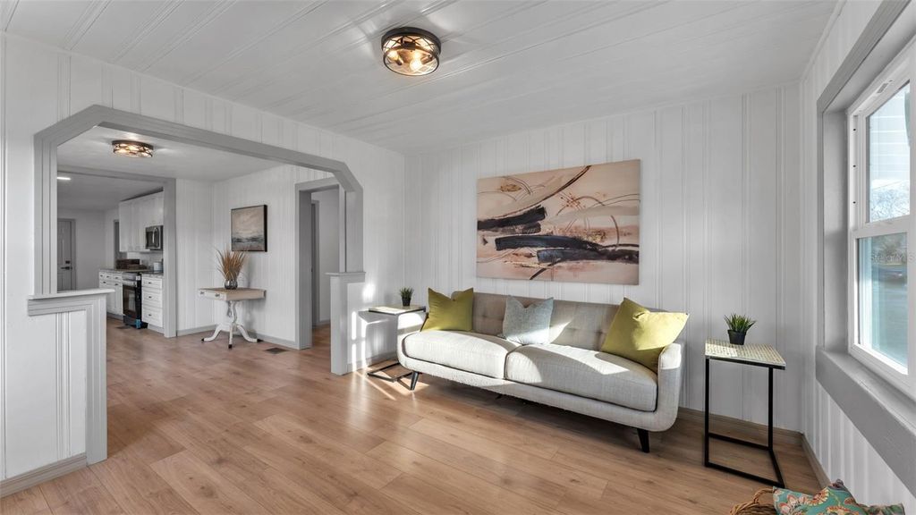 Image 4 of property listing at 303 CLAYTON ROAD, Auburndale, FL 33823