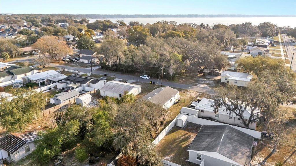 Image 32 of property listing at 303 CLAYTON ROAD, Auburndale, FL 33823