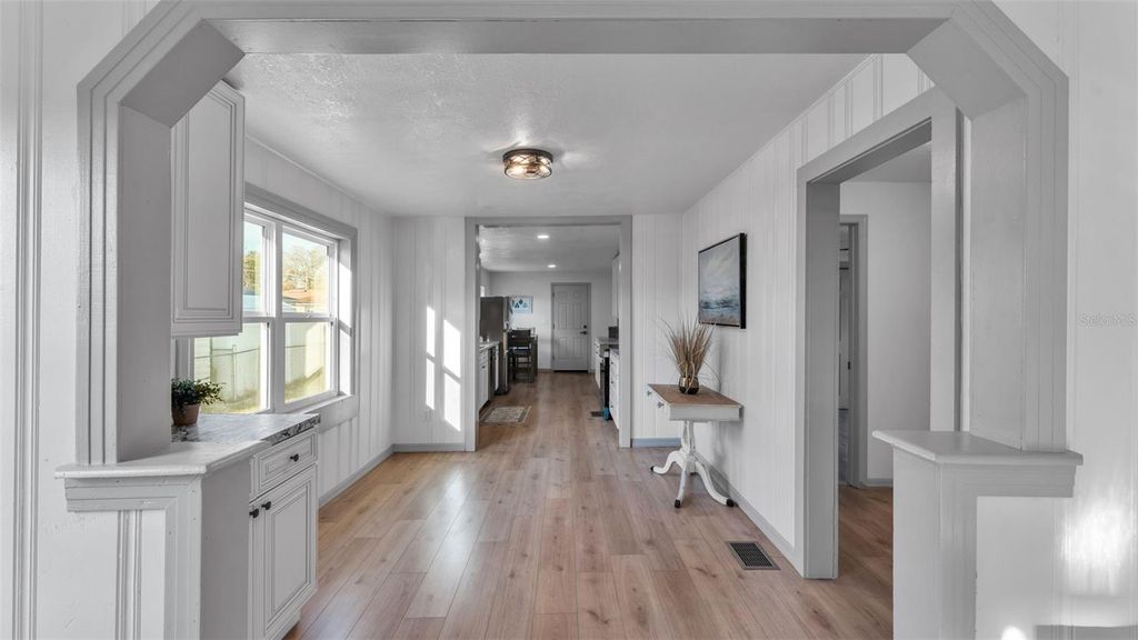 Image 5 of property listing at 303 CLAYTON ROAD, Auburndale, FL 33823