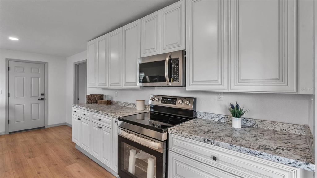 Image 10 of property listing at 303 CLAYTON ROAD, Auburndale, FL 33823