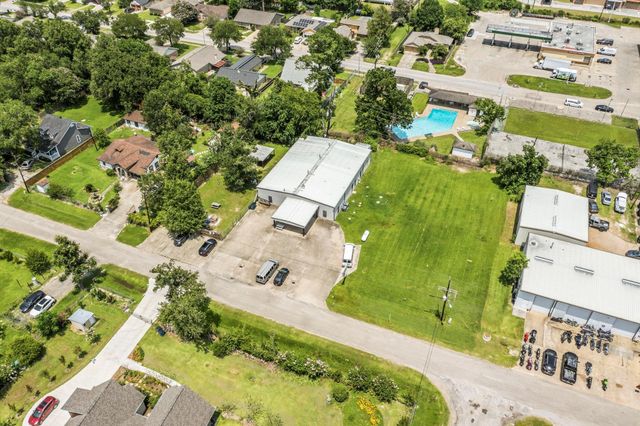 16737 Sprawling Oaks Drive, Conroe, TX 77385