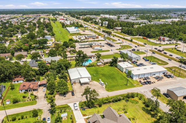 16737 Sprawling Oaks Drive, Conroe, TX 77385