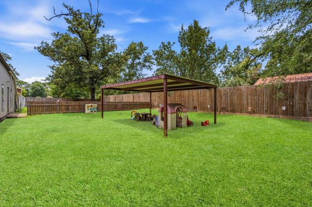 16737 Sprawling Oaks Drive, Conroe, TX 77385